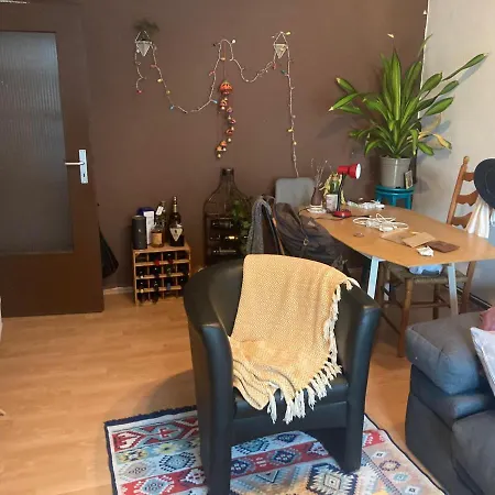 Spacious In Beautiful Central Apartment! *